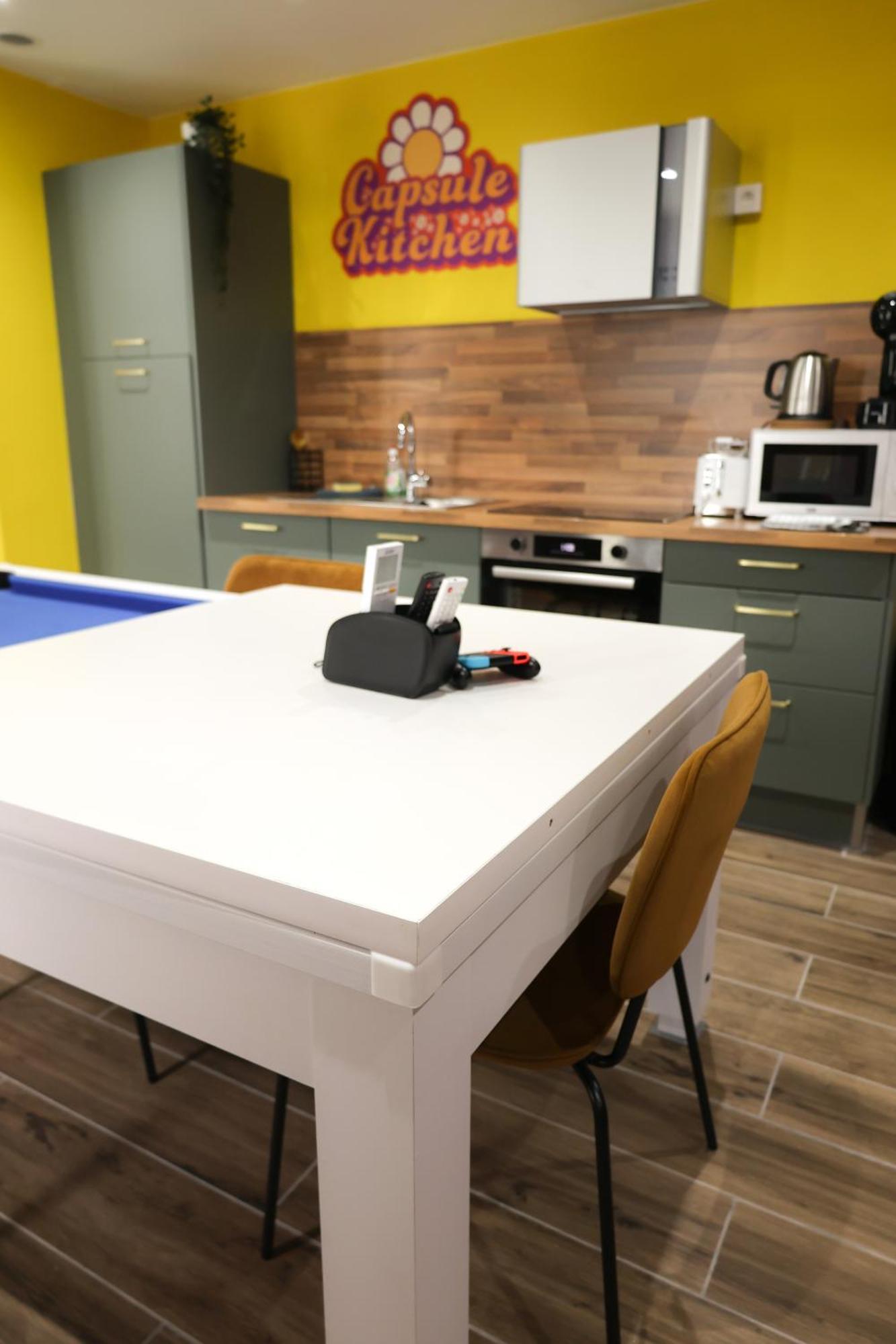 Capsule Groovy-Jacuzzi-Sauna-Billard-Netflix- Nintendo Switch & Jeux Mons Exterior foto